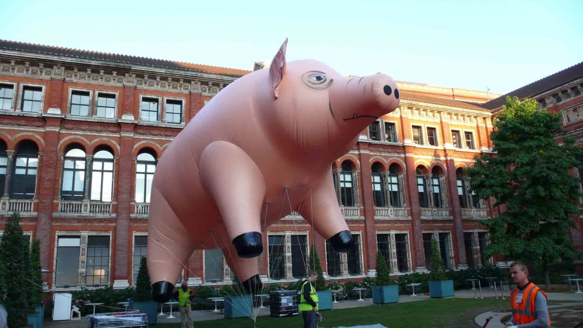 giant inflatable pig pink floyd