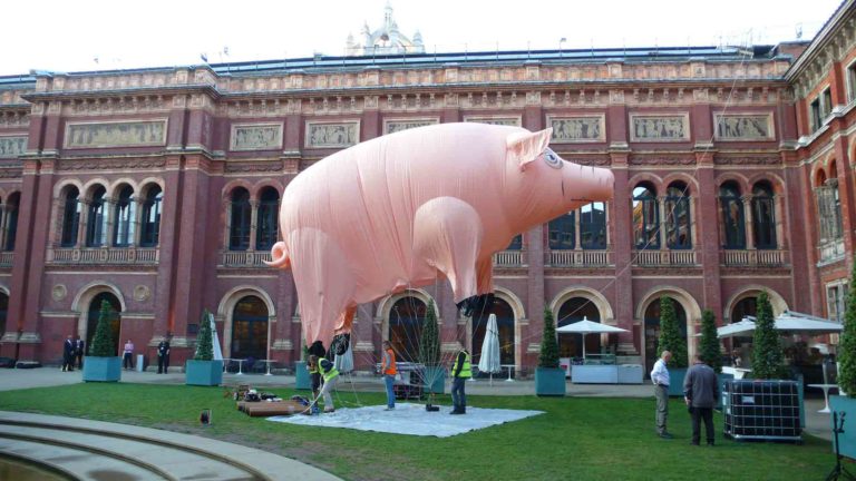 giant inflatable pig pink floyd