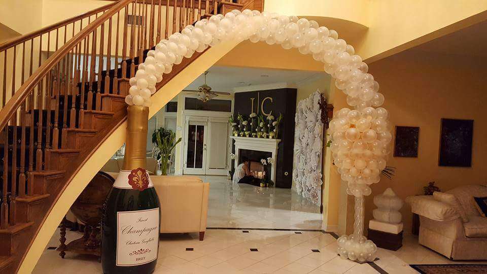 champagne-bottle-balloons-bubbly-arch