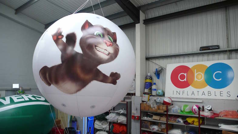 giant inflatable cat balloon