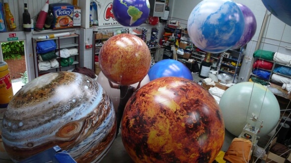 Giant suspended inflatable planets